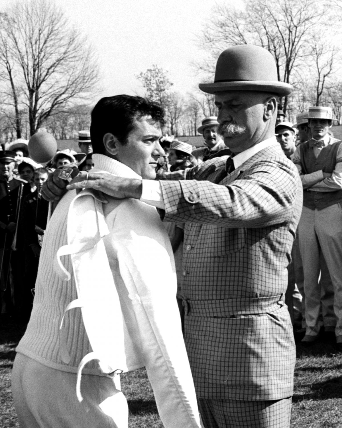 TONY CURTIS AND KEENAN WYNN IN 'THE GREAT RACE' - 8X10 PUBLICITY PHOTO (EE-055)