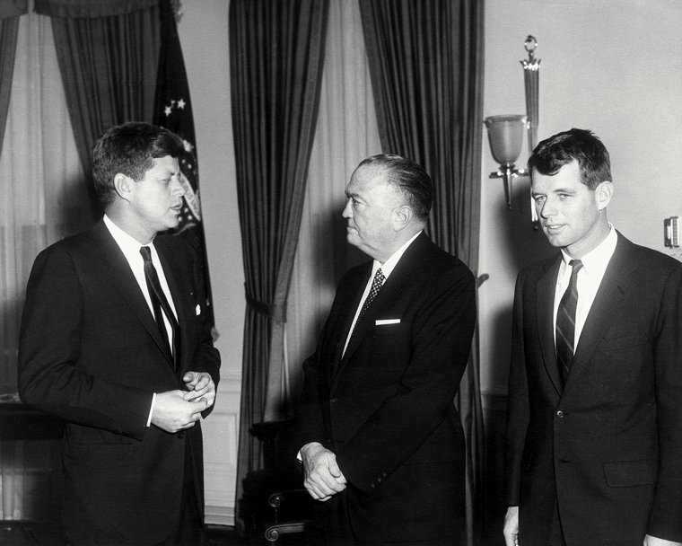 PRESIDENT JOHN F. KENNEDY MEETS w/ BOBBY & J. EDGAR HOOVER - 8X10 PHOTO (OP-018)