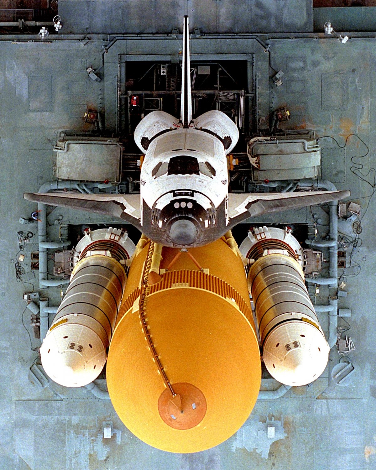 SPACE SHUTTLE ATLANTIS OVERHEAD VIEW AS IT ROLLS TO PAD 8X10 NASA PHOTO (EP-307)