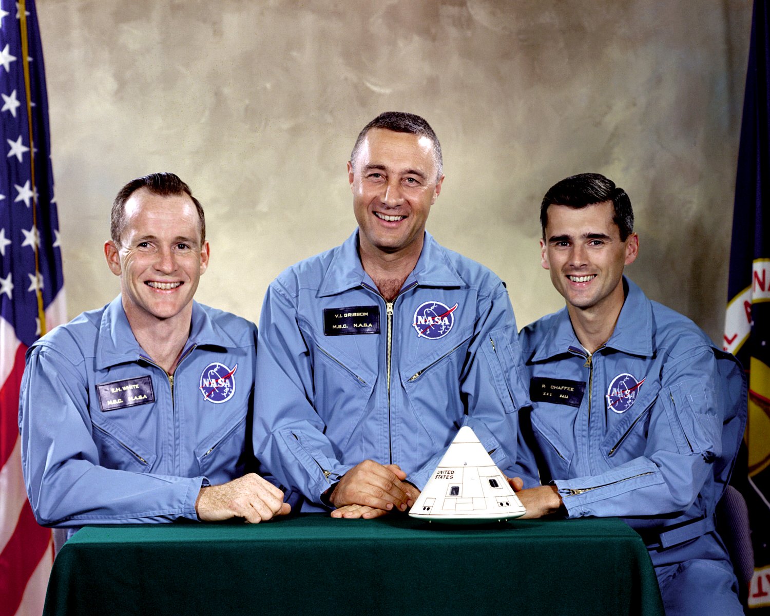 APOLLO 1 ASTRONAUTS ED WHITE GUS GRISSOM ROGER CHAFEEE 8X10 NASA PHOTO (EP-424)