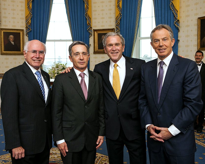 GEORGE W. BUSH & 2009 PRESIDENTITAL MEDAL OF FREEDOM WINNERS 8X10 PHOTO (BB-870)