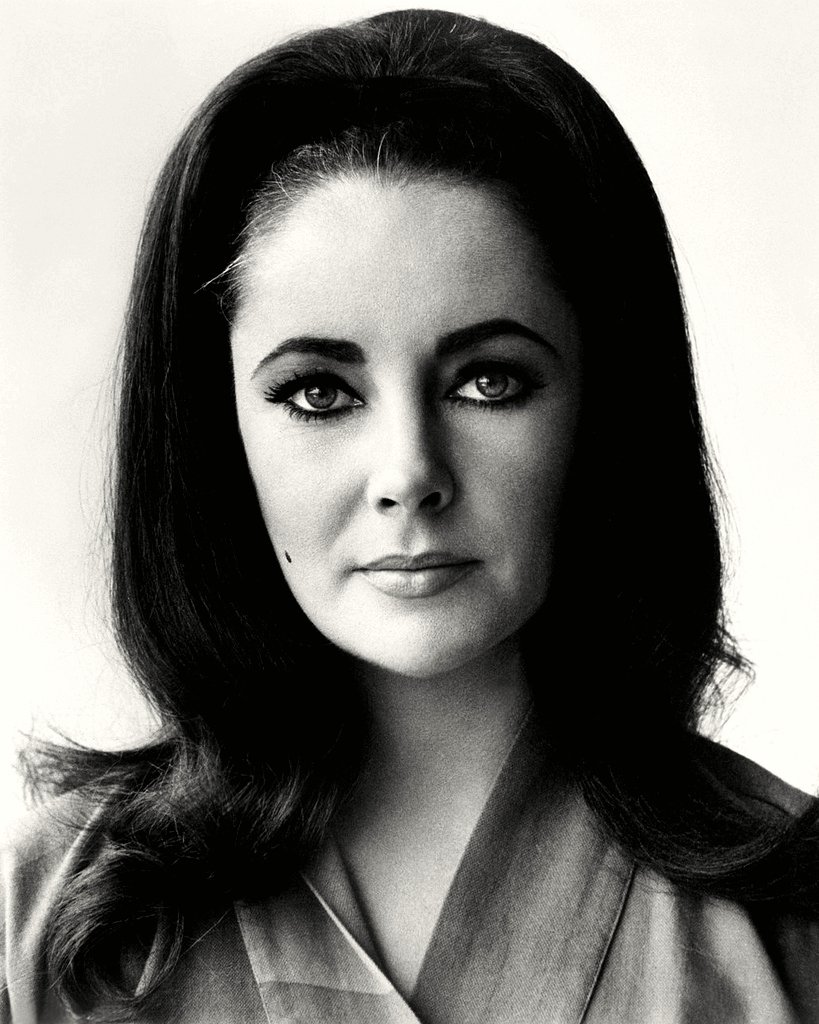 ELIZABETH TAYLOR LEGENDARY ACTRESS - 8X10 PUBLICITY PHOTO (ZZ-524)
