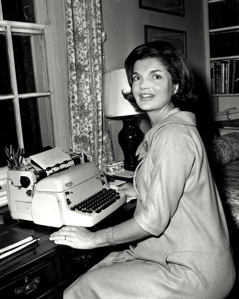 JACQUELINE KENNEDY WRITING HER "CANDIDATE'S WIFE" COLUMN - 8X10 PHOTO (ZZ-596)