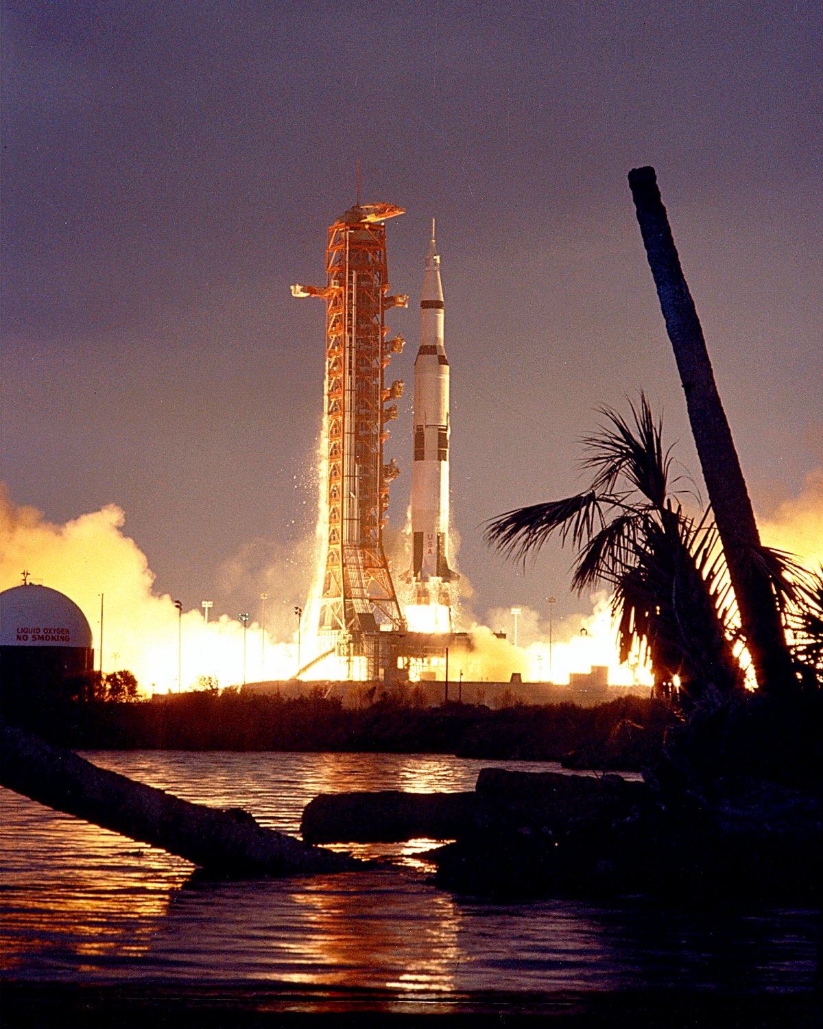 LAUNCH OF APOLLO 14 SATURN V ROCKET TO THE MOON - 8X10 NASA PHOTO (EP-430)