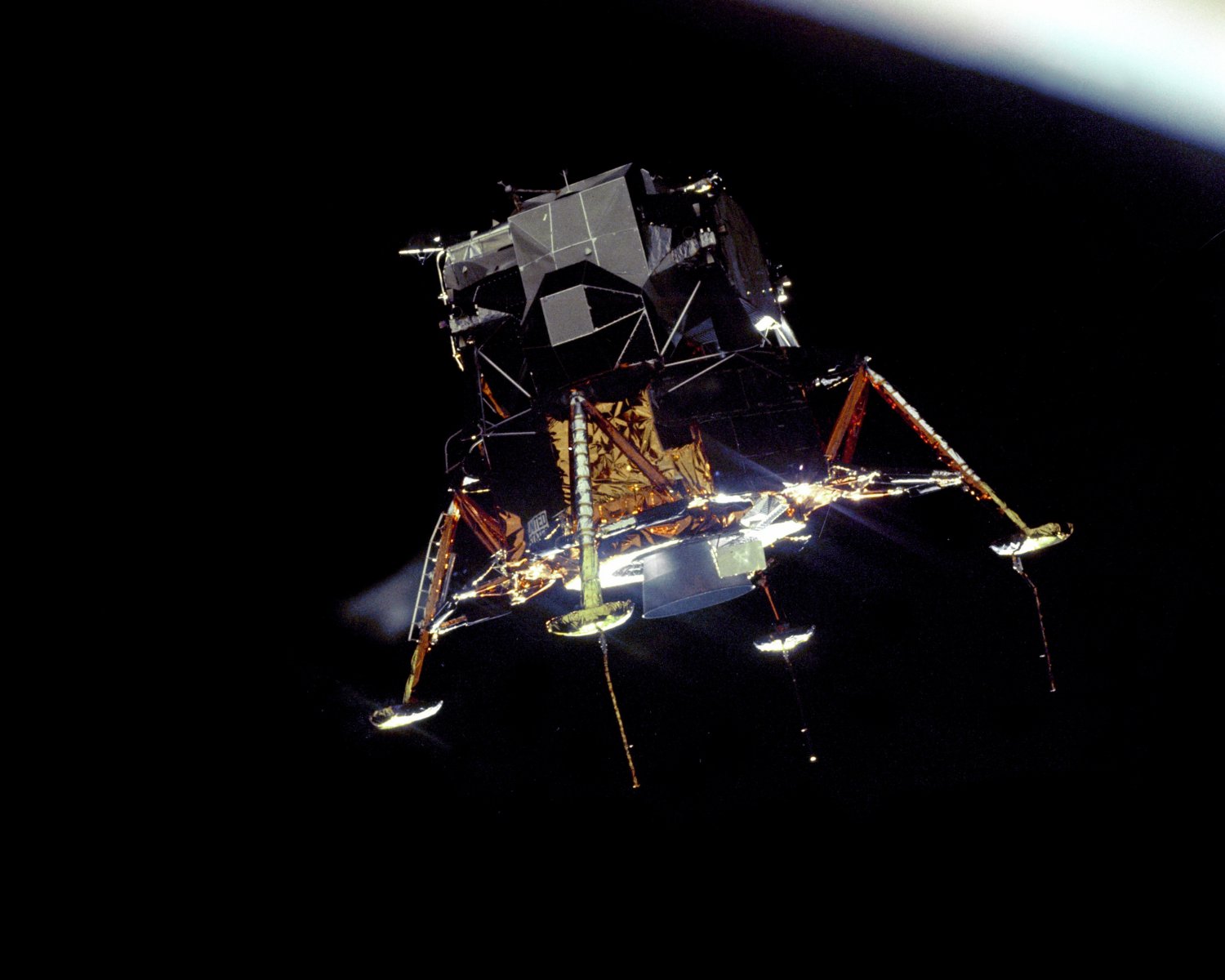 APOLLO 11 LUNAR MODULE EAGLE IN LANDING CONFIGURATION - 8X10 NASA PHOTO (EP-233)