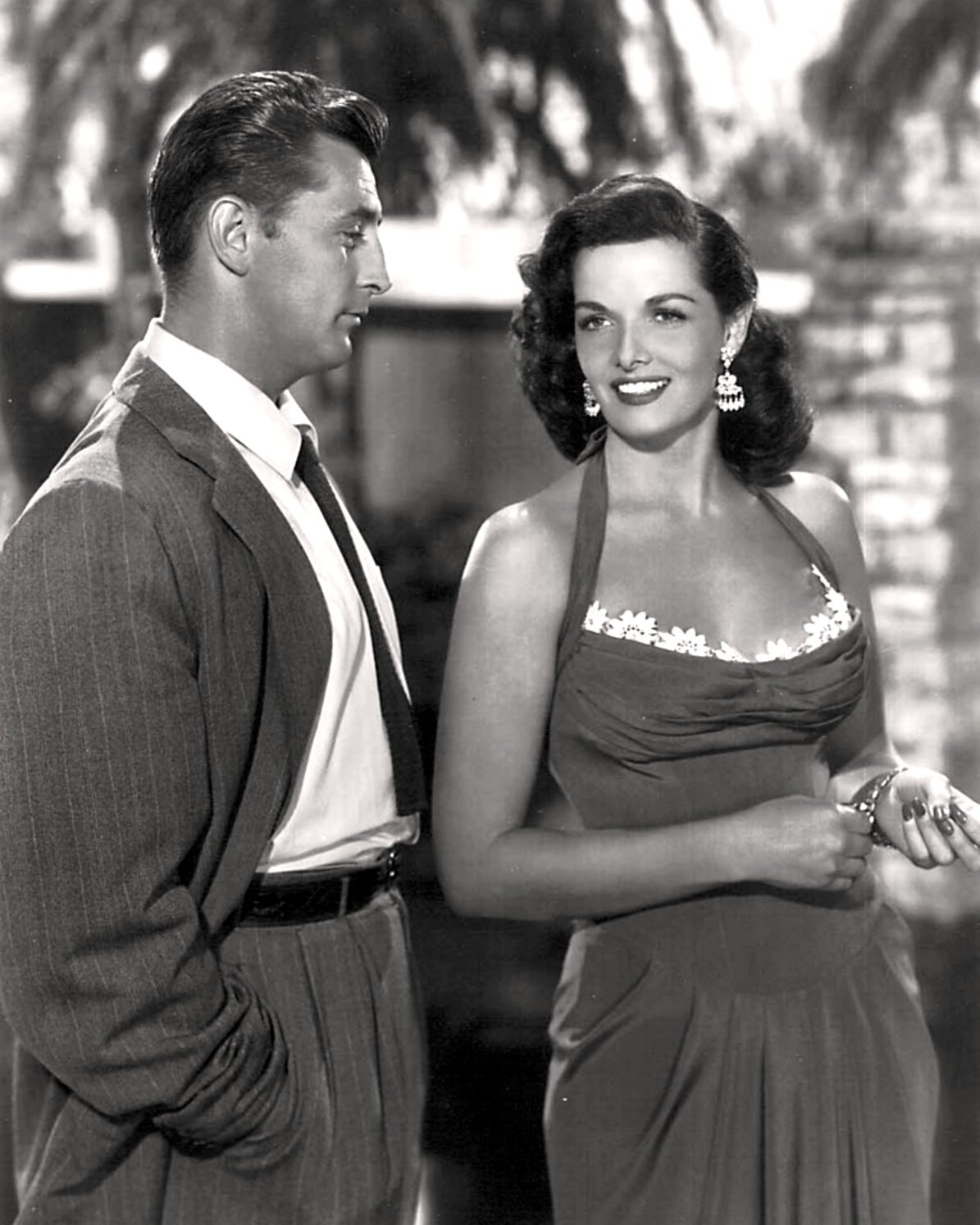 ROBERT MITCHUM & JANE RUSSELL "HIS KIND OF WOMAN" 8X10 PUBLICITY PHOTO (EE-125)