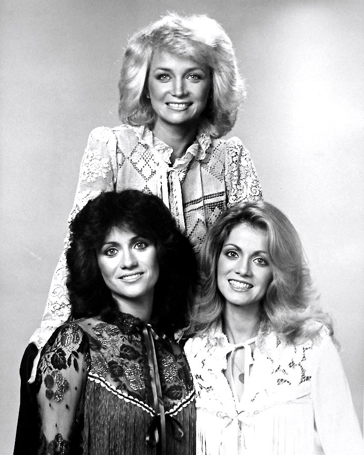 BARBARA, LOUISE & IRLENE MANDRELL NBC VARIETY SHOW 8X10 PUBLICITY PHOTO (OP-041)