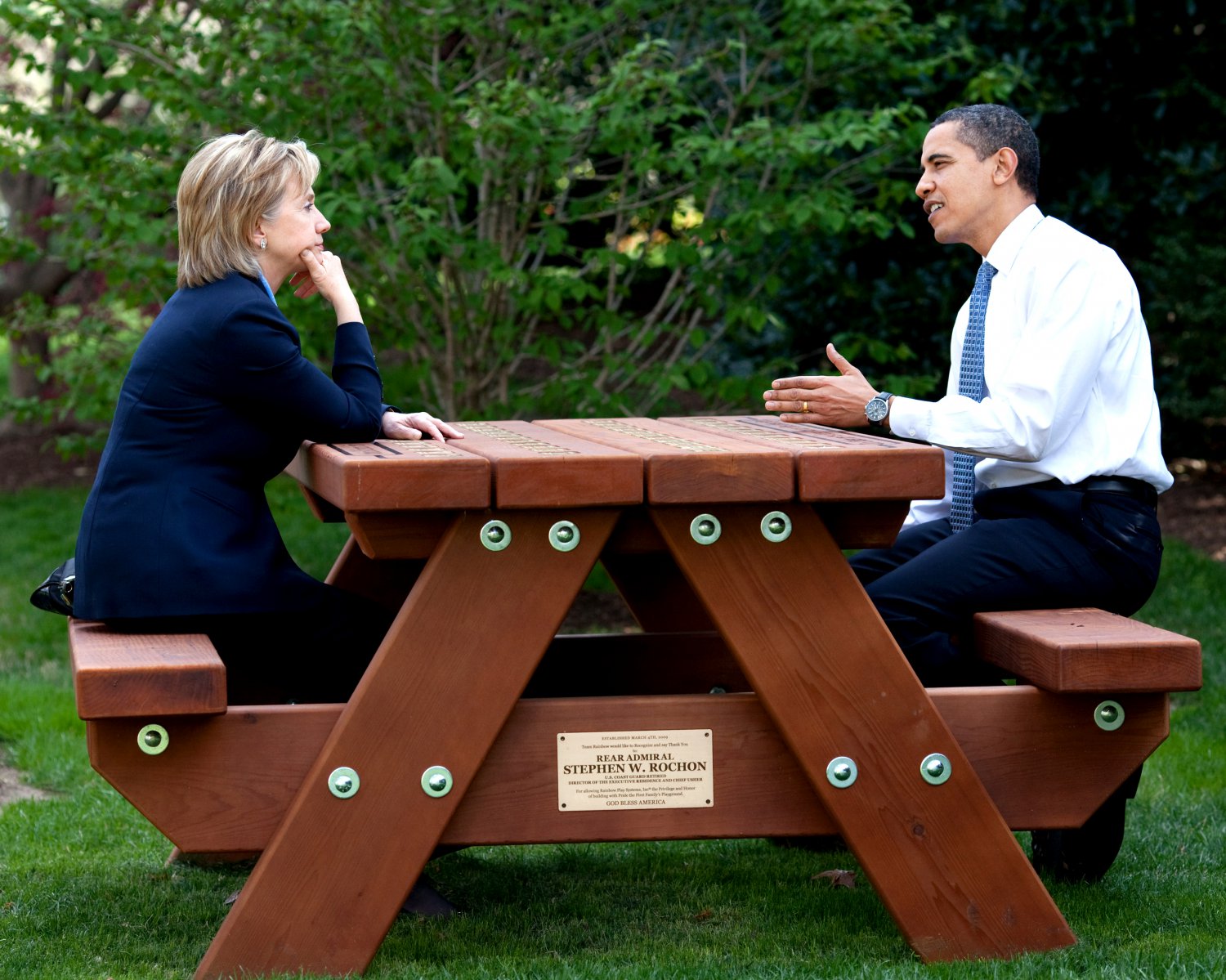 PRESIDENT BARACK OBAMA AND HILLARY CLINTON IN 2009 - 8X10 PHOTO (ZY-256)