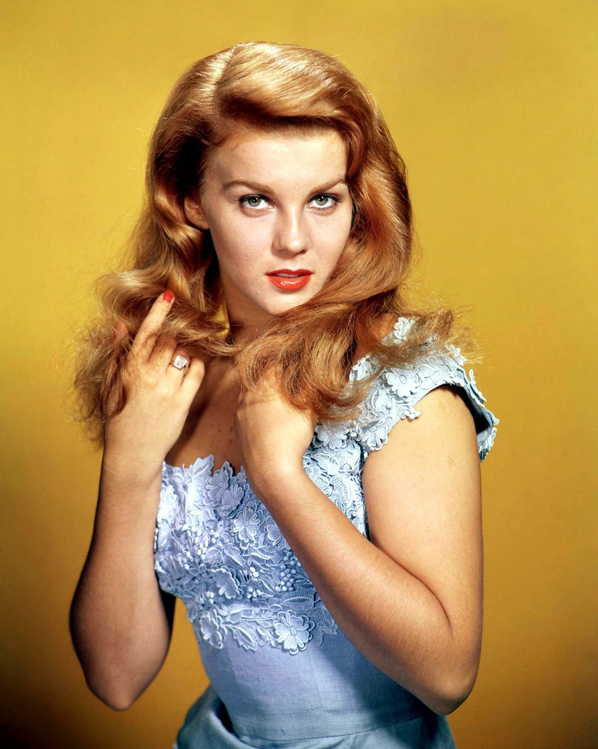 ACTRESS ANN-MARGRET - 8X10 PUBLICITY PHOTO (ZY-257)