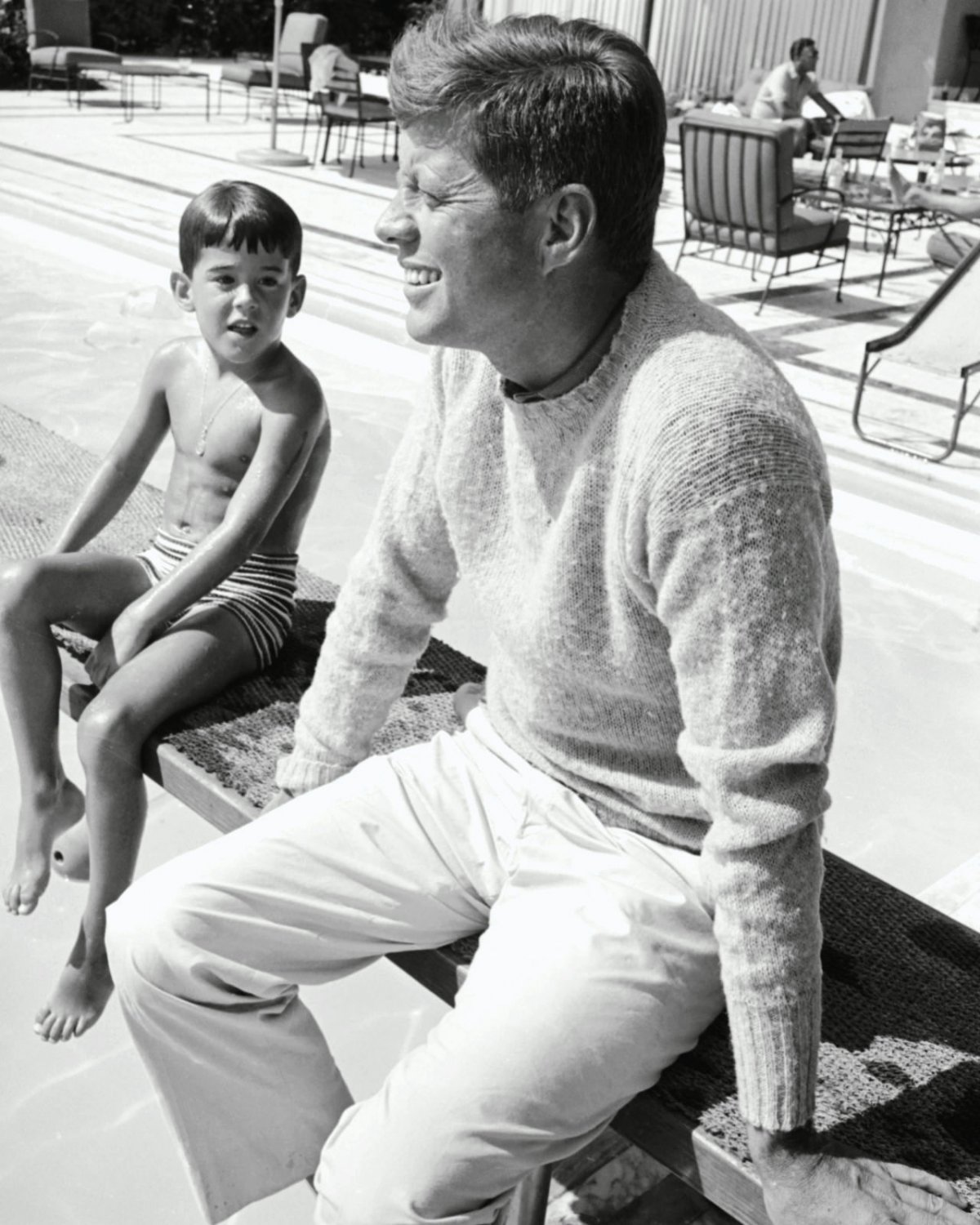 JOHN F. KENNEDY SITS ON A DIVING BOARD AT A POOL IN 1960 - 8X10 PHOTO (ZY-259)