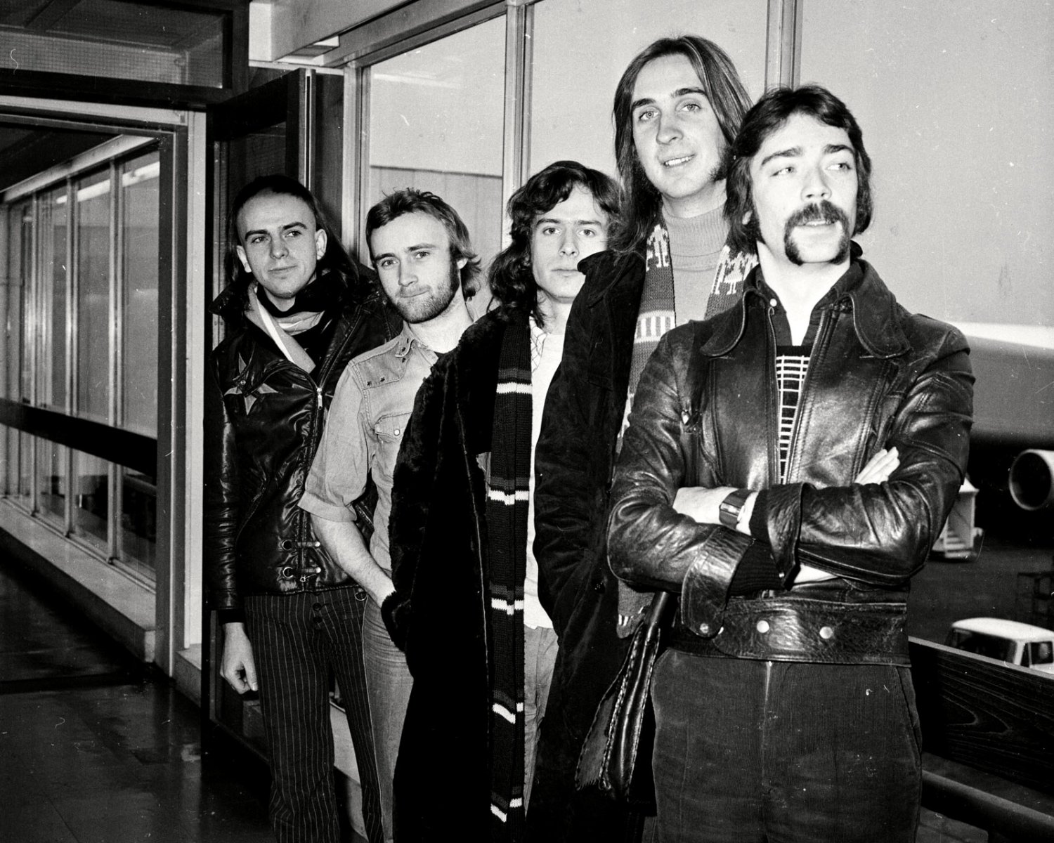 ORIGINAL MEMBERS OF "GENESIS" PHIL COLLINS PETER GABRIEL - 8X10 PHOTO (DA-734)