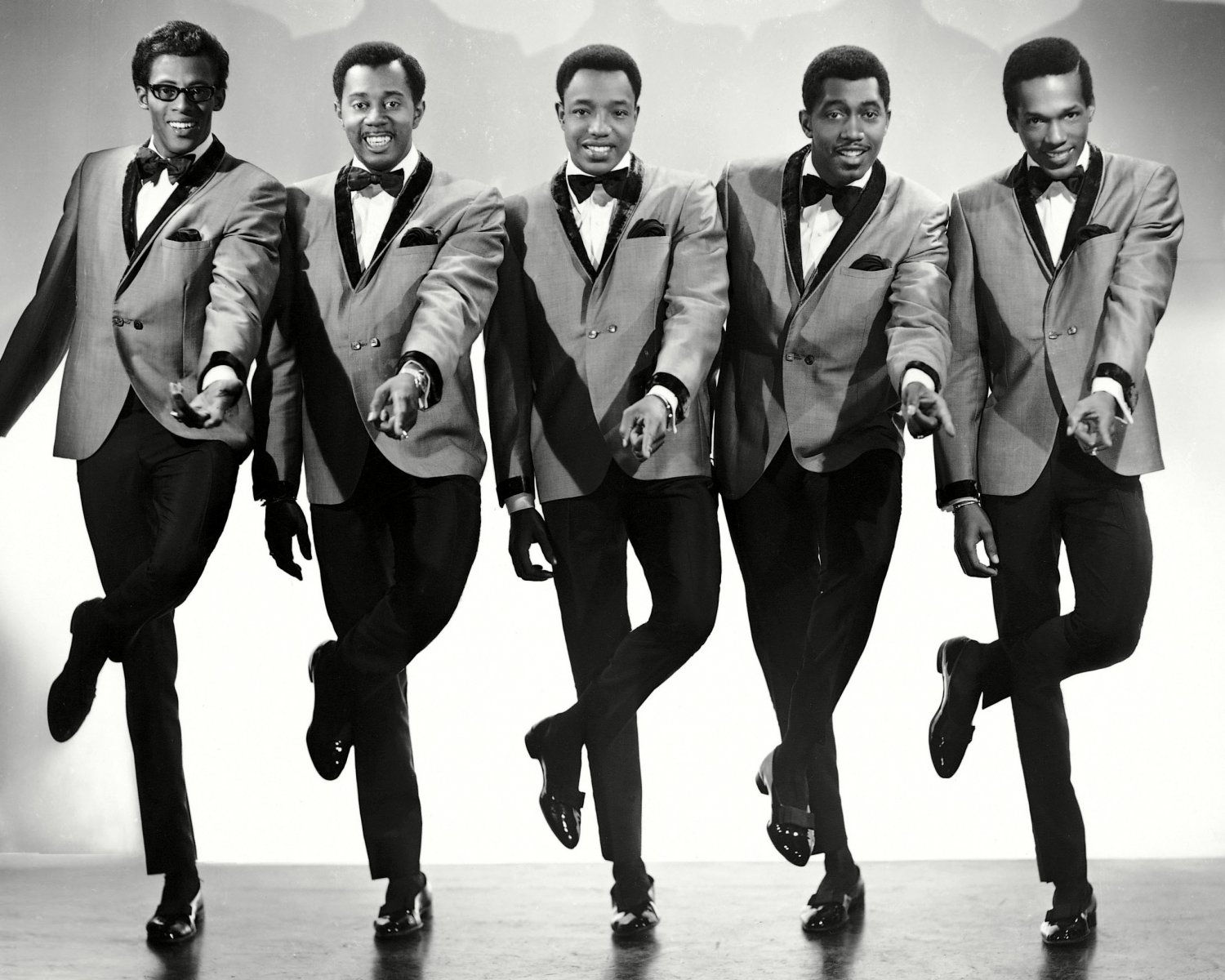 THE TEMPTATIONS LEGENDARY MOTOWN R&B MUSIC GROUP - 8X10 PUBLICITY PHOTO (DD-153)