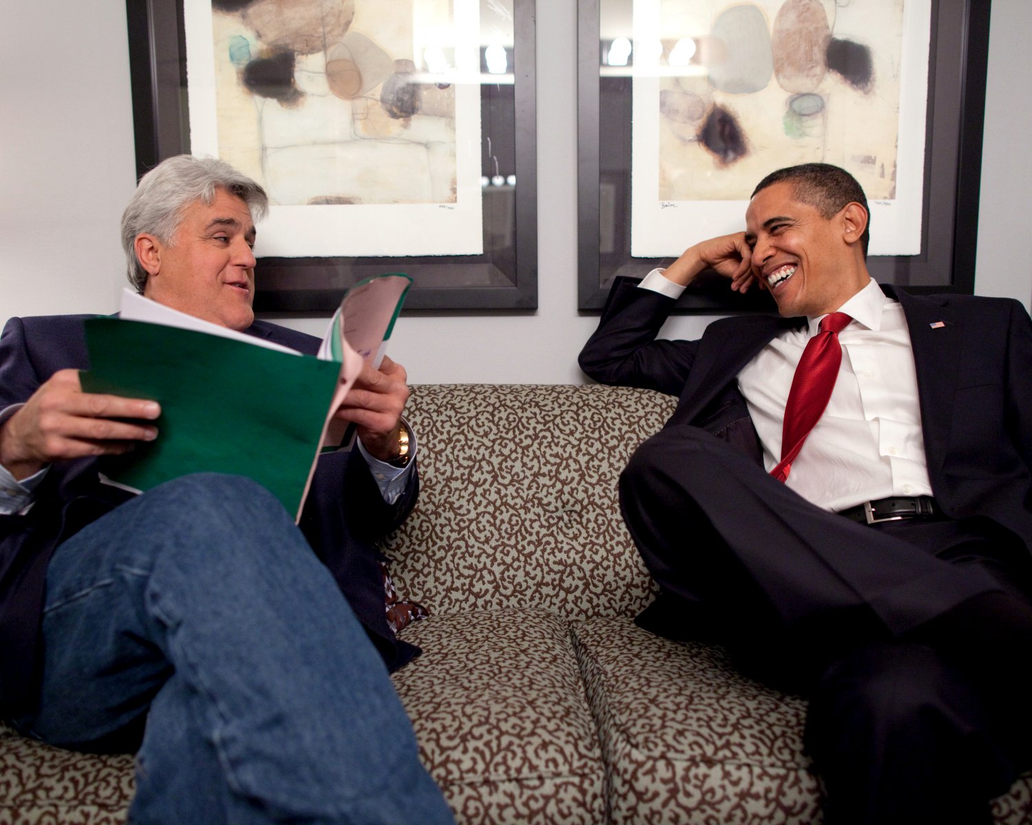 PRESIDENT BARACK OBAMA WITH JAY LENO - 8X10 PHOTO (EE-132)
