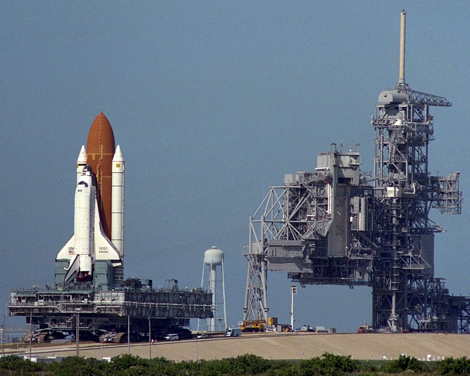 SPACE SHUTTLE ENDEAVOUR ROLLS FROM LAUNCH PAD 39A TO 39B - 8X10 PHOTO ...