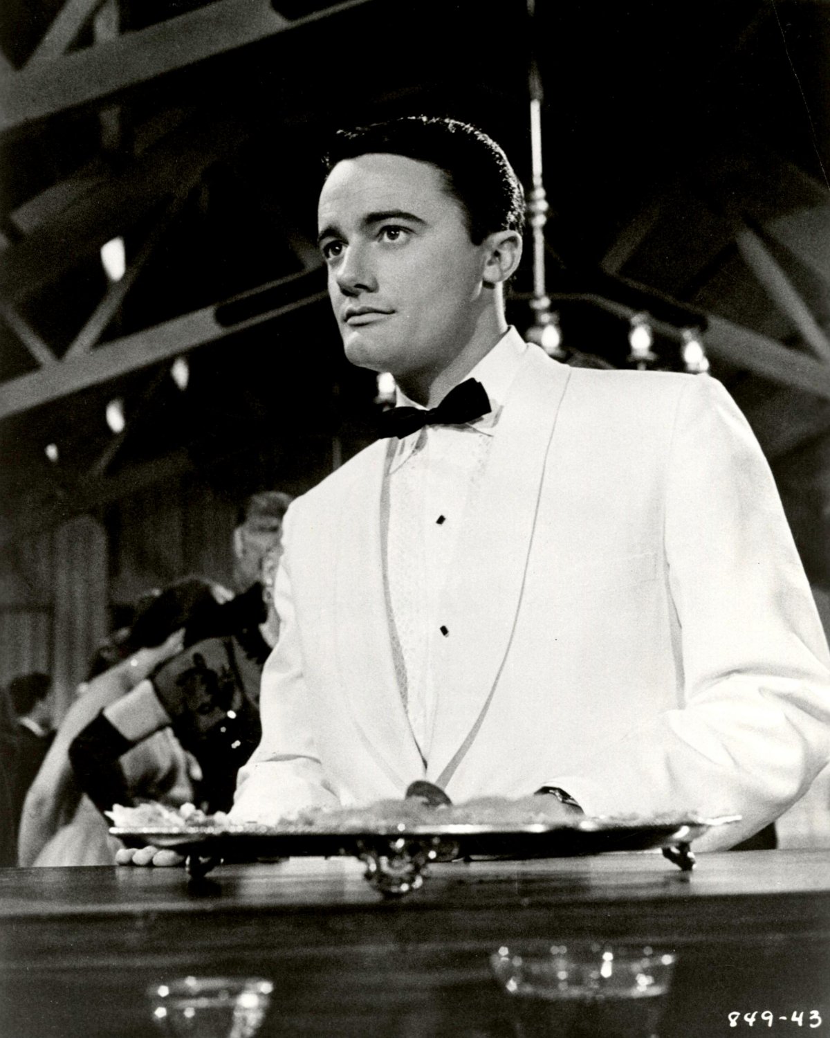 ROBERT VAUGHN IN "THE YOUNG PHILADELPHIANS" - 8X10 PUBLICITY PHOTO (ZY-611)