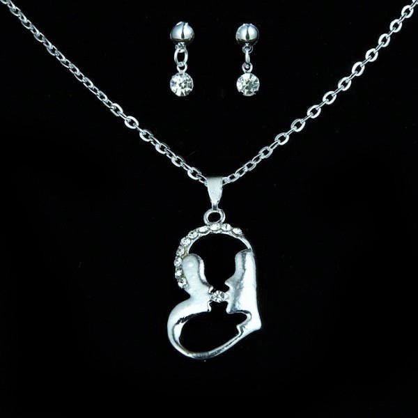 Beautiful Heart Silver Plated Crystal Rhinestone Lovers Kiss Heart Pendant Necklace Set
