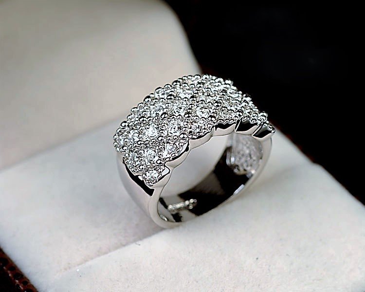 Exquisite Stylish Elegant Noble Silver Plated Shiny Crystal Rhinestone Finger Wide Band Ring