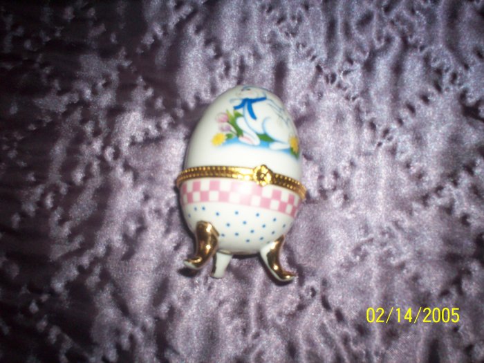 Egg shaped trinket with bunny.