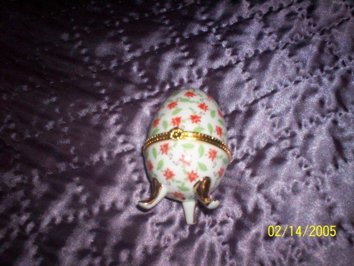 Poinsetta decor trinket box