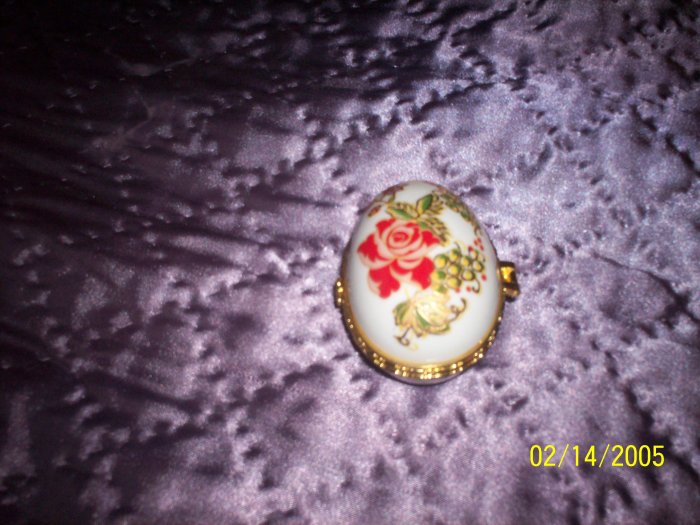 Egg trinket box 3" lays flat.