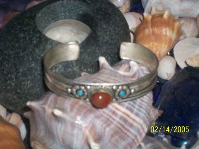 Cuff cabochon bracelet