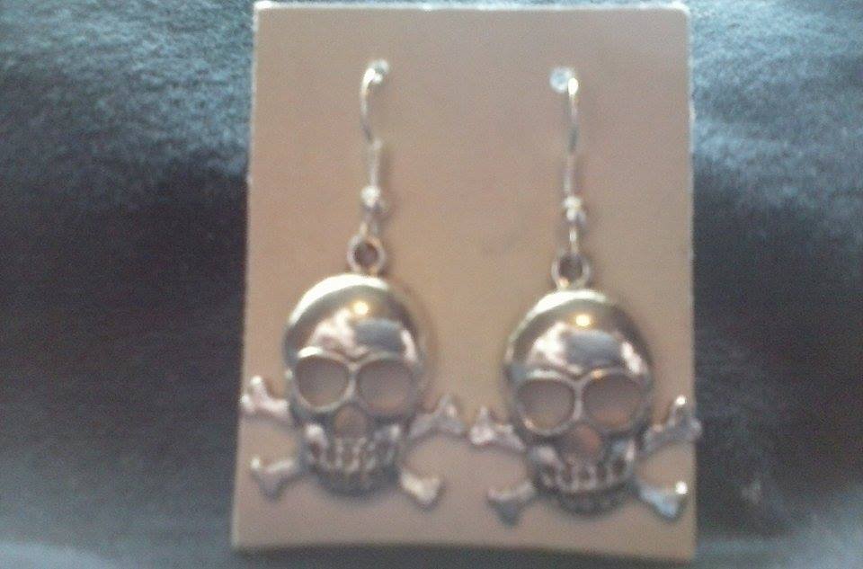 NEW Silver Tone Skull & Crossbone Drop Hook Ear Rings.