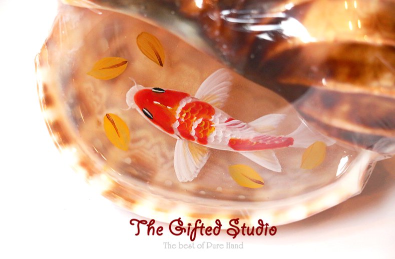Red Koi in the trumpet shell resin painting