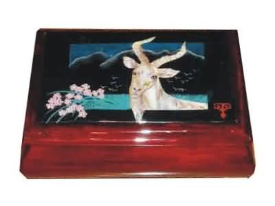 Wooden jewelery music box