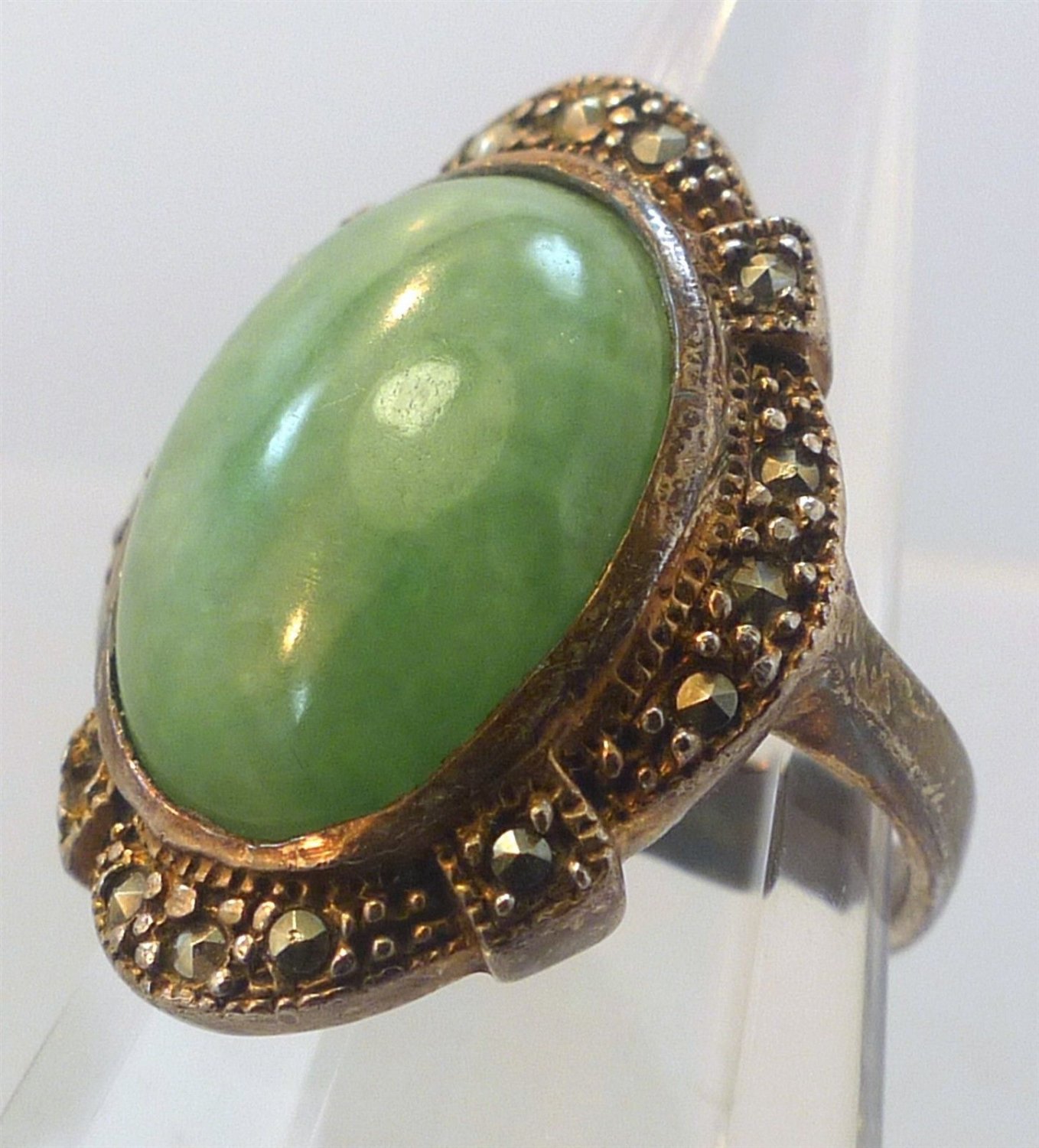 Size 7 Ring : vintage Sterling Setting Oval Green Cabochon & Prong Set Marcasite