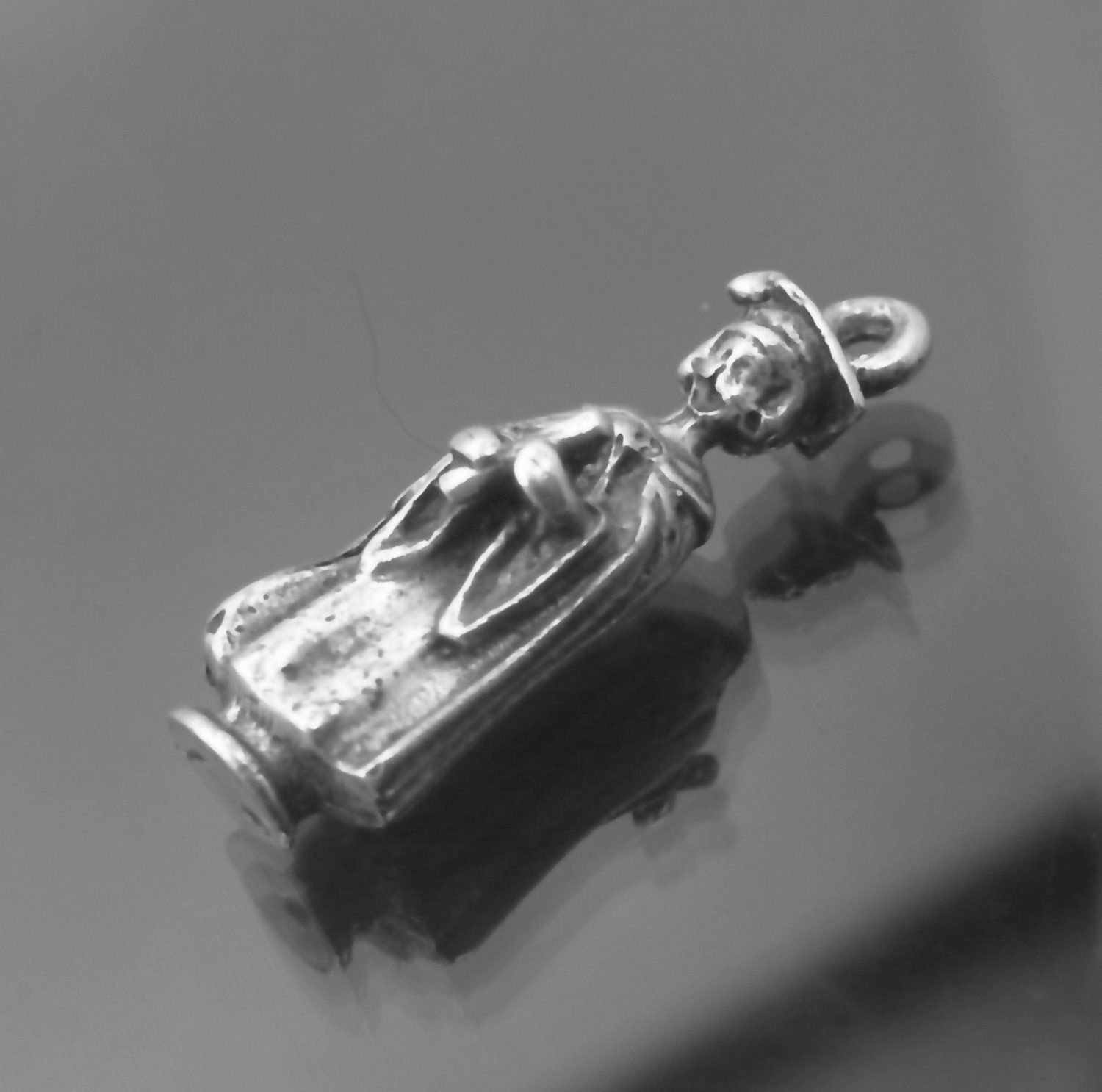 VINTAGE GRADUATE GRADUATION CHARM : SOLID SILVER / YOUNG WOMAN IN CAP AND GOWN