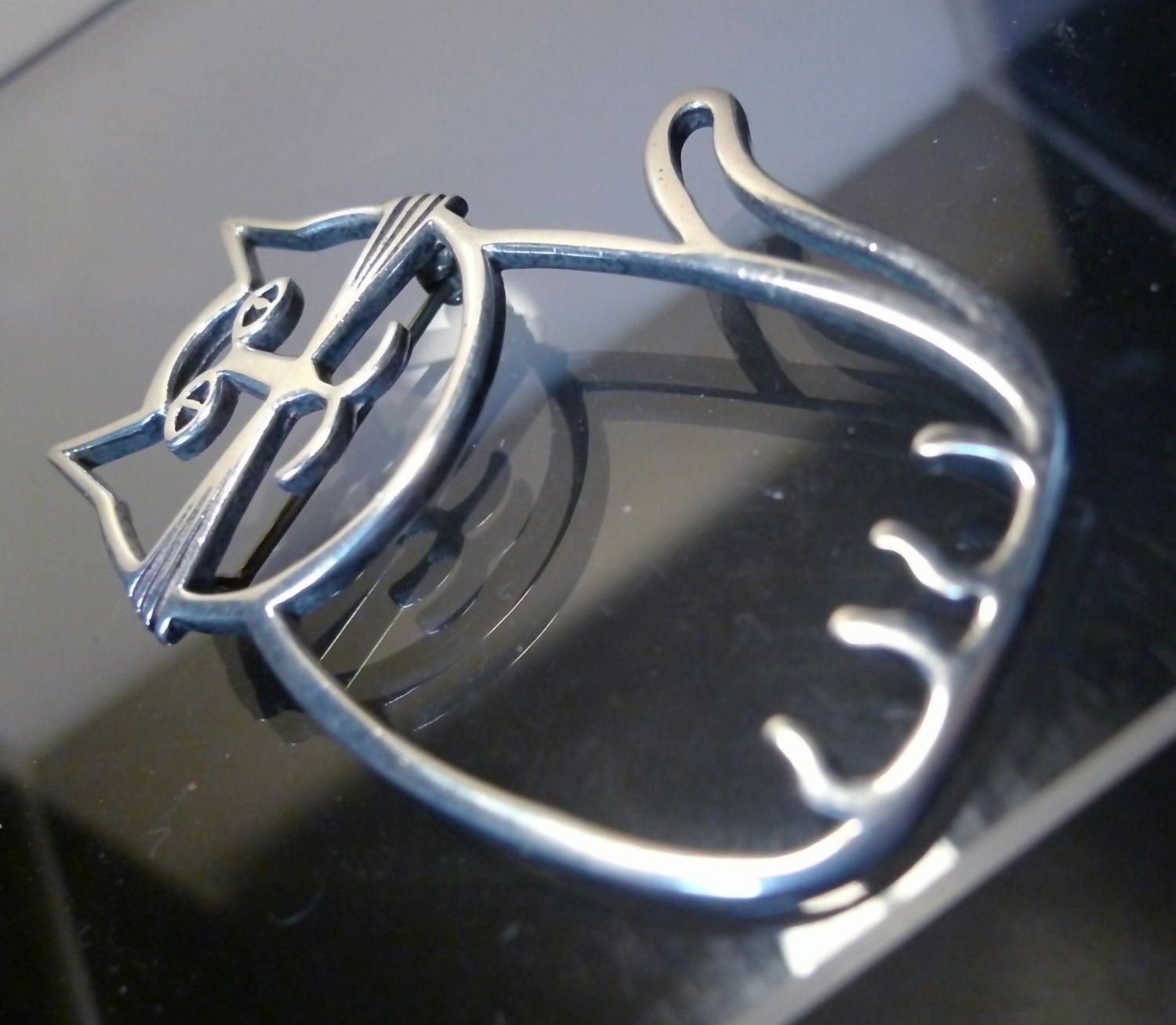 Sterling Silver Brooch / Pin : Signed B.W. Whimsical Fat Cat w/ A Smile 2"