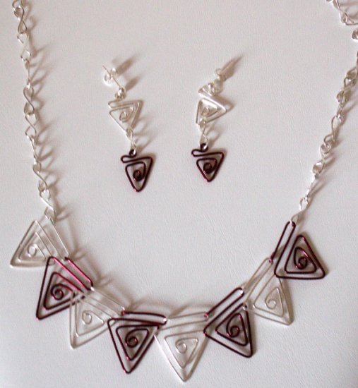 Sterling & Burgundy Triangle Wire Scroll Choker SRAJD