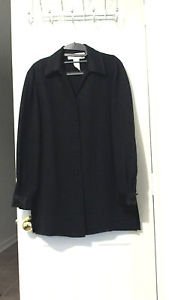 Jones New York Size 4 satin polyester slit dress shirt