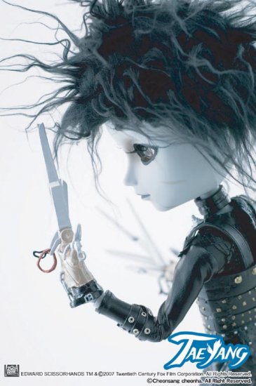 pullip "Edward Scissor Hands" Visit doll-collectible.com