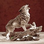 ALAB. HOWLING WOLF ON SNOW