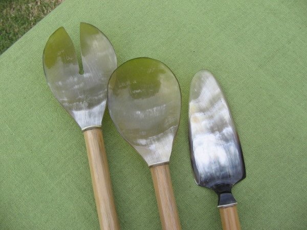 DeNatura. Handmade CowHorn Salad Servers and Cake Server with Bamboo Handles