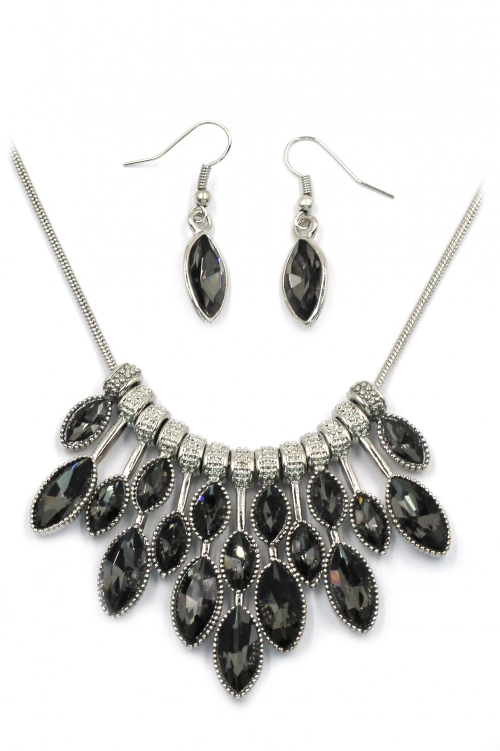 Fashion black crystal necklace earrings set