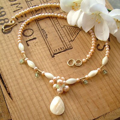 Gold and Mother of Pearl Necklace with Peach Pearls - N289