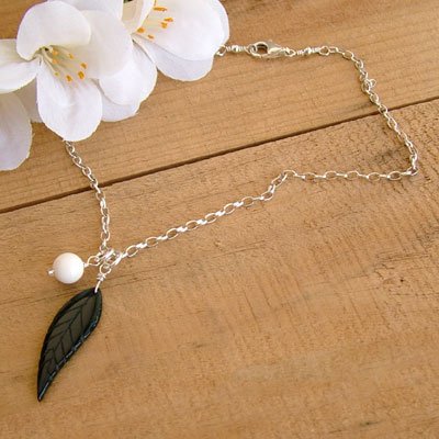 Black and White Necklace with Leaf Pendant - N279