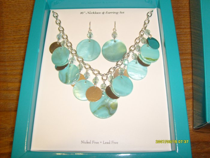 Beautiful Silver Chainlink Necklace & Earring Set w/Shell & Bead Accent