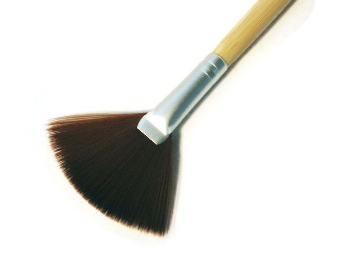 Vegan Fan Brush for Mineral Makeup Powder Long Handle of eco Friendly Bamboo