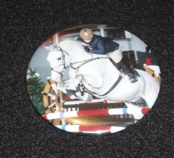 Jumping horse badge, pin - H 0001