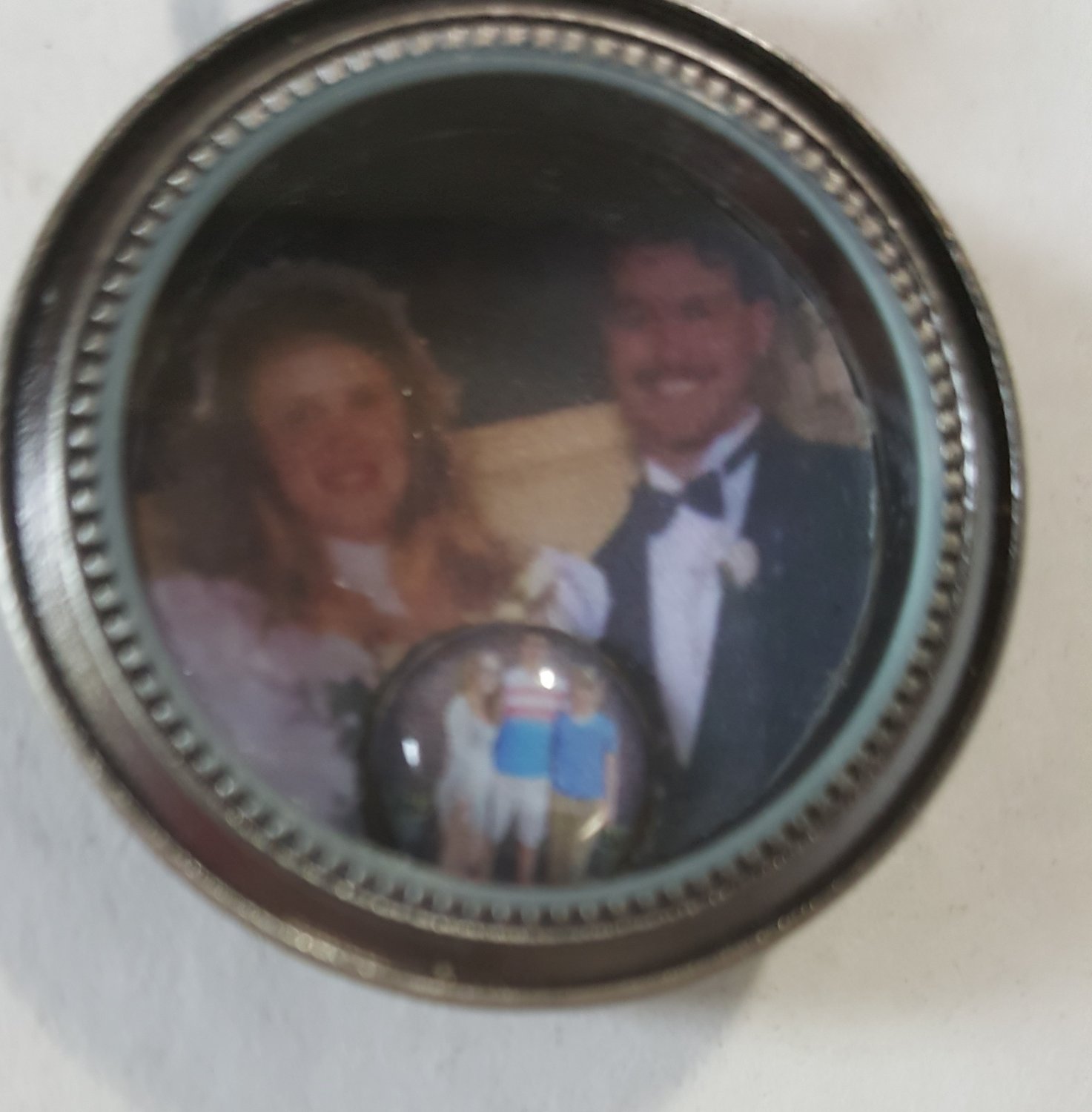 Photo locket with personalized magnetic insert and magnetic photo charm.
