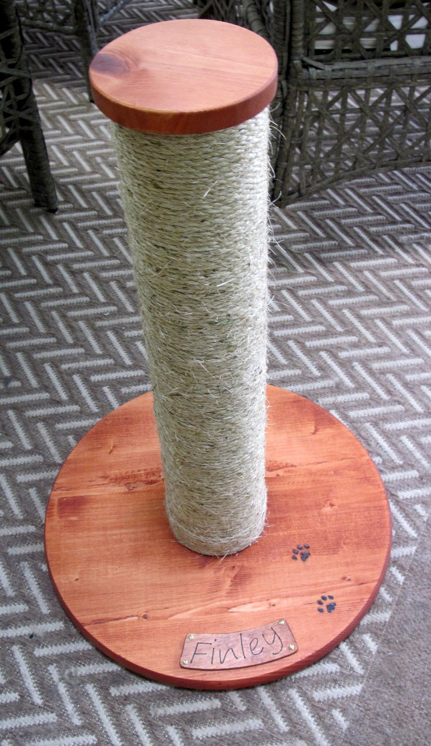 Custom made cat scratching post with your catâs name - 24 inch