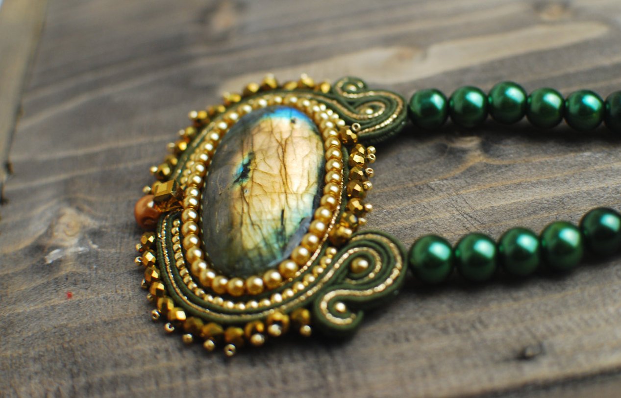 Soutache pendant, Green and gold pendant with labradorite, Embroidered pendant, Soutache jewelry