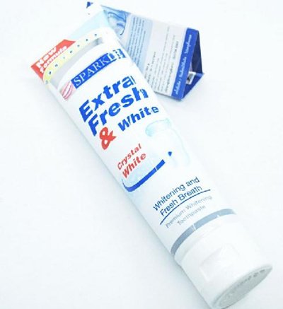 Sparkle Extra Fresh&White with Crystal White giving you longer-lasting fresh breath-100g