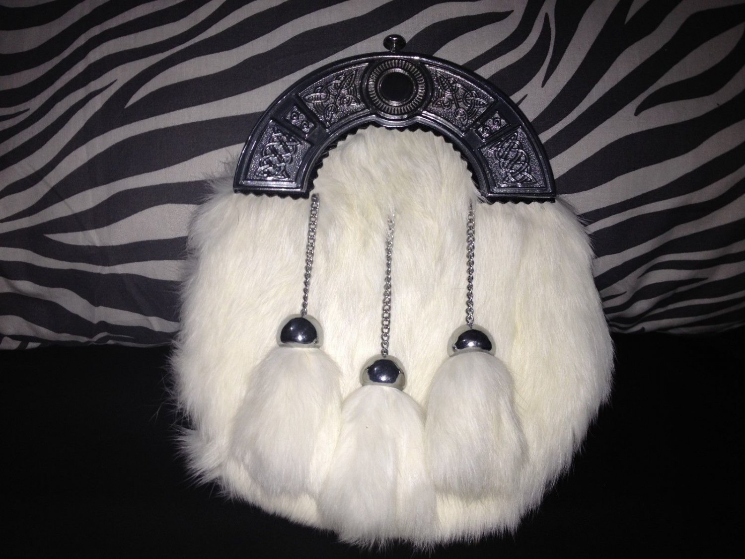 Scottish White RABBIT FUR Skin 3 TASSEL Leather Kilt SPORRAN & Belt