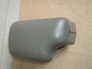 01 02 03 04 SATURN L100 L200 L300 CENTER CONSOLE ARMREST GREY
