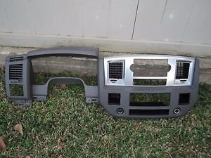 07 DODGE RAM CREW CAB DASH INSTRUMENT CLUSTER RADIO VENT COVER PANEL