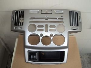 04 05 MITSUBISHI ENDEAVOR RADIO BEZELTRIM A/C VENT